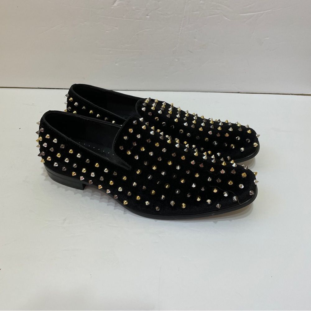 STACY ADAMS SPIRE SPIKED SLIP ON LOAFERS IN BLACK‎